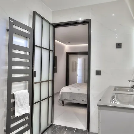 Luxury 4 Stars Croisette カンヌ